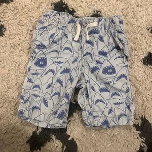 Gap shark shorts size 4